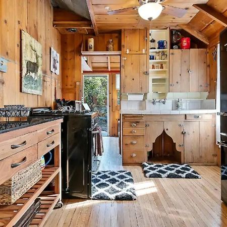 Cozy Bear Cabin With Spa Big Bear City Exterior photo