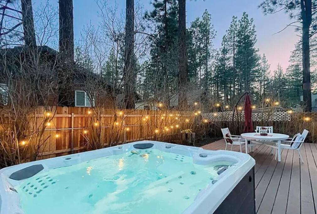 Cozy Bear Cabin With Spa Big Bear City Exterior photo