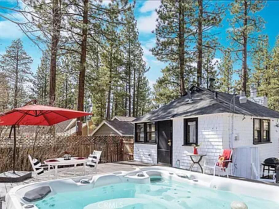 Cozy Bear Cabin With Spa Big Bear City Exterior photo